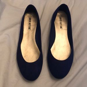 Blue velvet flats